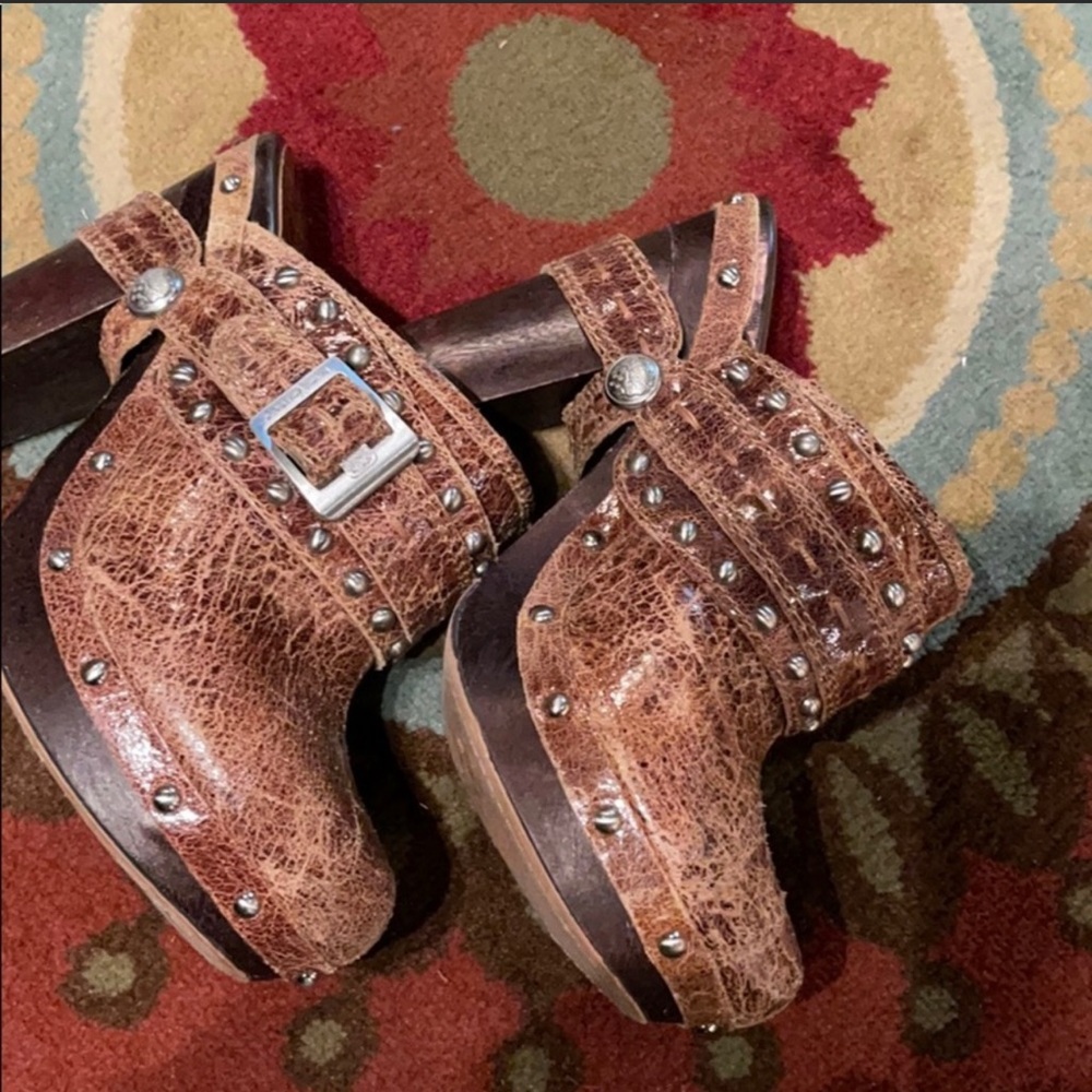 ❤️❤️Vince Camuta Christie’s Leather Stud clogs❤️